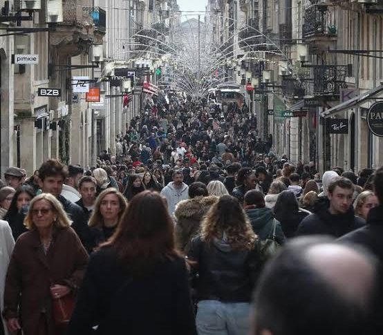 Dans les rues de Bordeaux, les bonnes résolutions s’invitent en 2026.