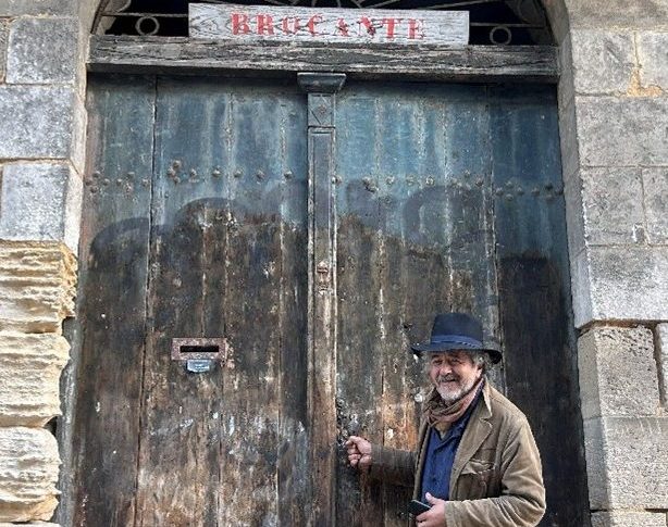 Dans les pas de Jamal Bennaji : brocanteur discret et mémoire vivante des puces bordelaises